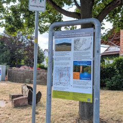 Die erneuerten Infotafeln, wie hier in Kerstenhausen am Radweg, informieren über die Altenburg und weisen nun zusätzlich auf die Krimiwanderung auf dem Keltenweg hin. Die erneuerten Infotafeln, wie hier in Kerstenhausen am Radweg, informieren über die Altenburg und weisen nun zusätzlich auf die Krimiwanderung auf dem Keltenweg hin.