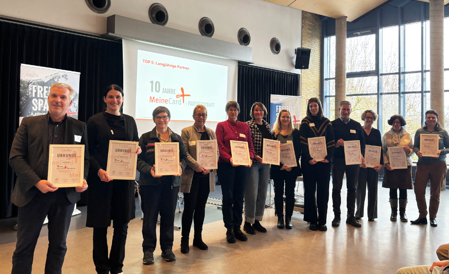 20260209 MCP-Partnertreffen Ehrung zu 10 Jahren MeineCardPlus-Partnerschaft - 1